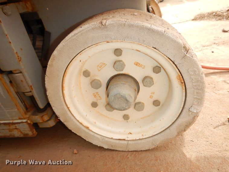 image for item KM9683 2008 Skyjack SJIII 3219  scissor lift