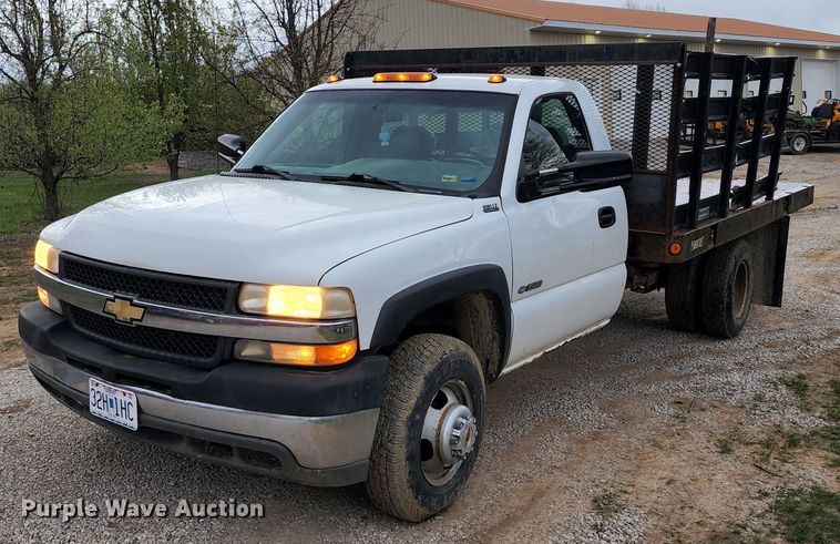 image for item KT9778 2001 Chevrolet Silverado 3500  flatbed pickup truck