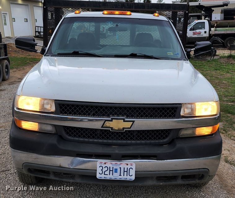 image for item KT9778 2001 Chevrolet Silverado 3500  flatbed pickup truck