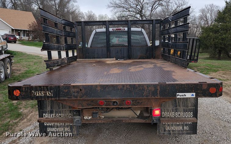 image for item KT9778 2001 Chevrolet Silverado 3500  flatbed pickup truck