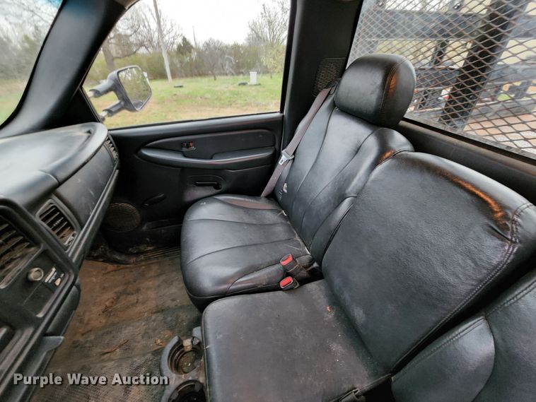 image for item KT9778 2001 Chevrolet Silverado 3500  flatbed pickup truck