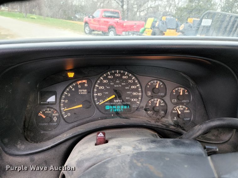 image for item KT9778 2001 Chevrolet Silverado 3500  flatbed pickup truck