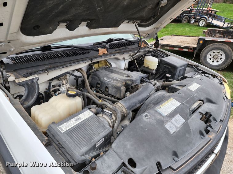 image for item KT9778 2001 Chevrolet Silverado 3500  flatbed pickup truck