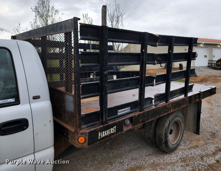 image for item KT9778 2001 Chevrolet Silverado 3500  flatbed pickup truck