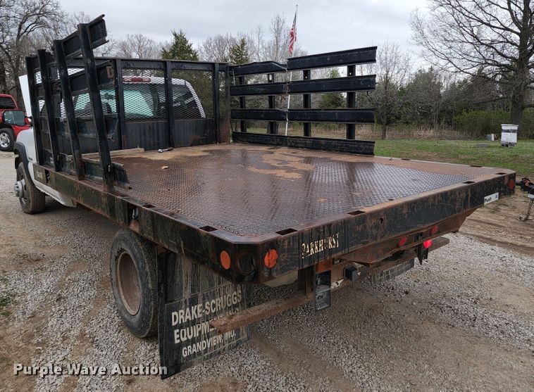 image for item KT9778 2001 Chevrolet Silverado 3500  flatbed pickup truck