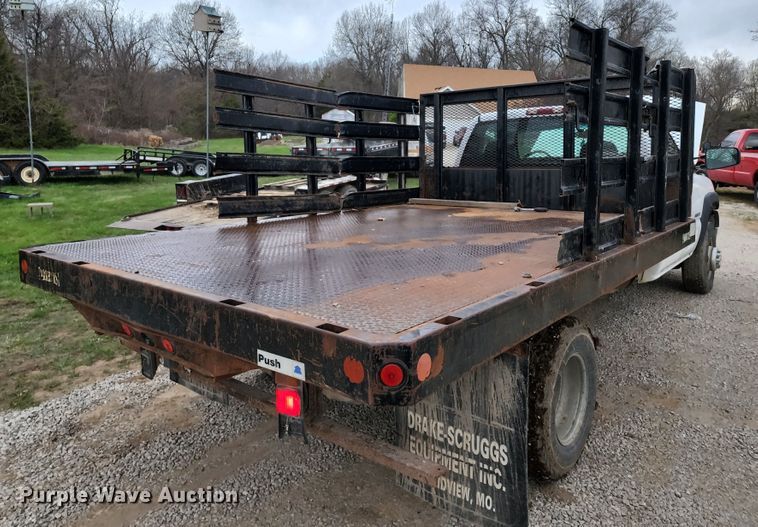 image for item KT9778 2001 Chevrolet Silverado 3500  flatbed pickup truck