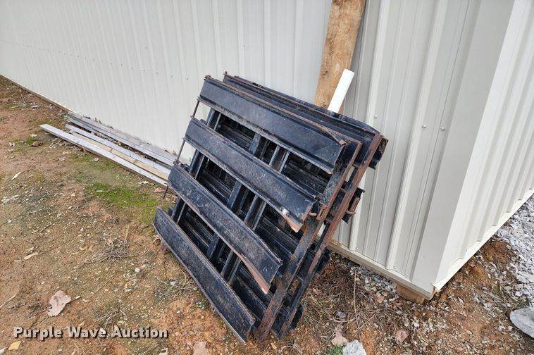 image for item KT9778 2001 Chevrolet Silverado 3500  flatbed pickup truck