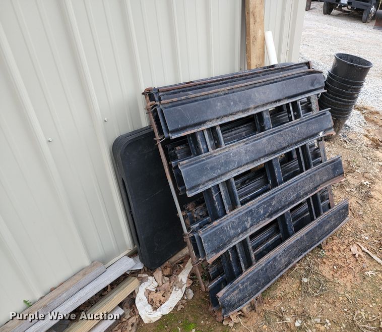 image for item KT9778 2001 Chevrolet Silverado 3500  flatbed pickup truck