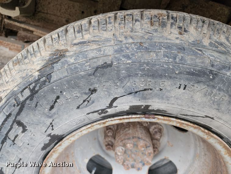 image for item KT9778 2001 Chevrolet Silverado 3500  flatbed pickup truck