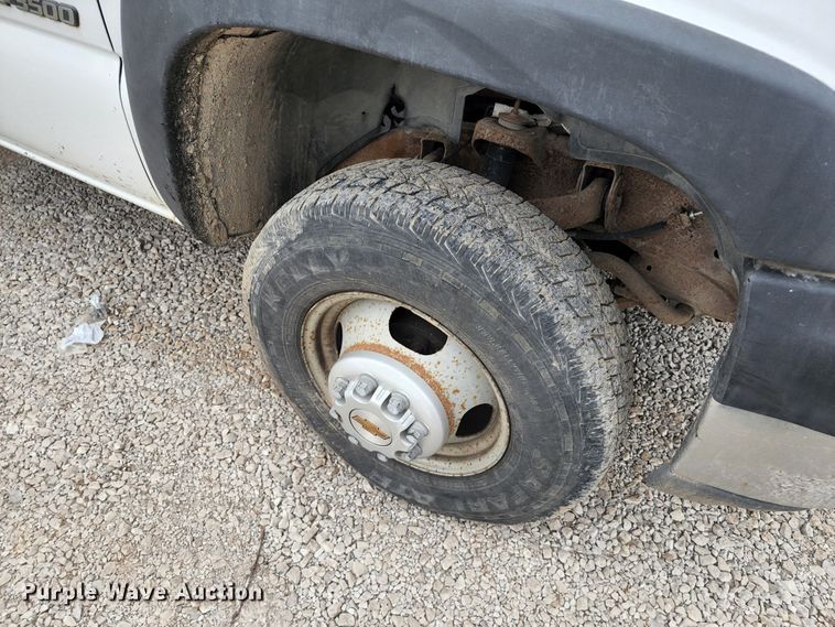 image for item KT9778 2001 Chevrolet Silverado 3500  flatbed pickup truck