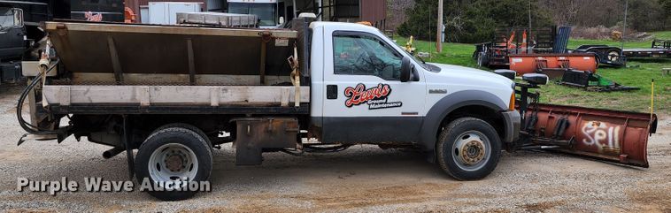 image for item KT9779 2005 Ford F550 Super Duty  flatbed truck