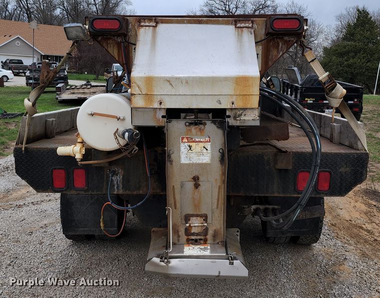 image for item KT9779 2005 Ford F550 Super Duty  flatbed truck