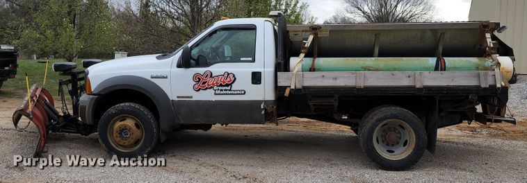image for item KT9779 2005 Ford F550 Super Duty  flatbed truck