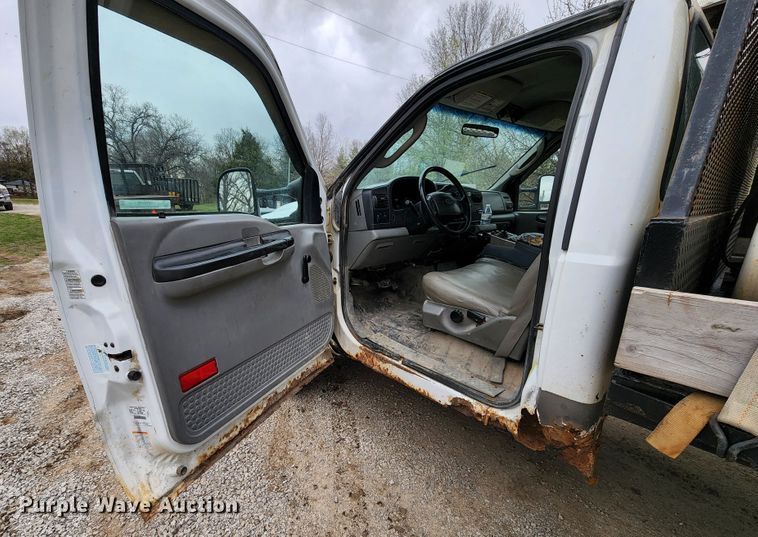 image for item KT9779 2005 Ford F550 Super Duty  flatbed truck