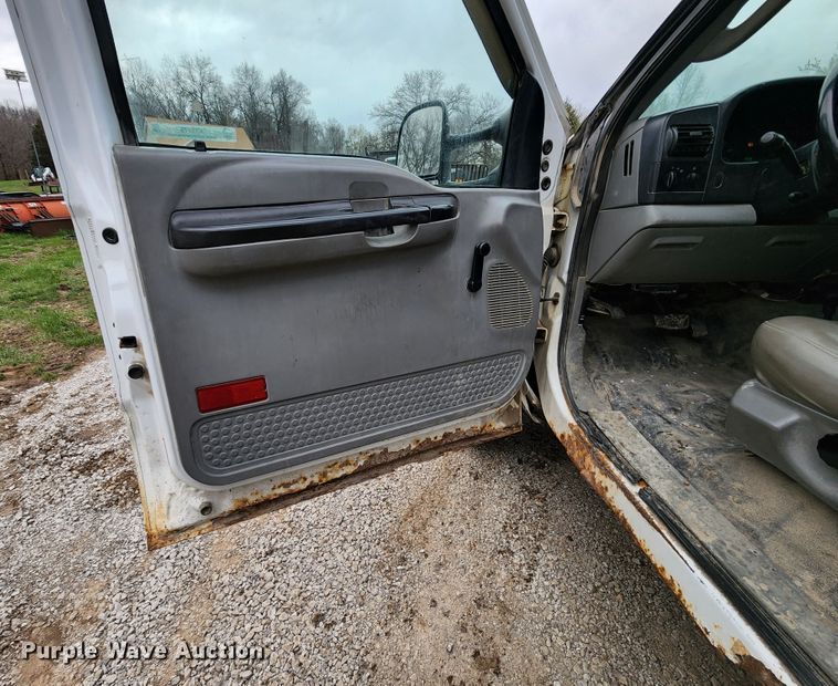 image for item KT9779 2005 Ford F550 Super Duty  flatbed truck