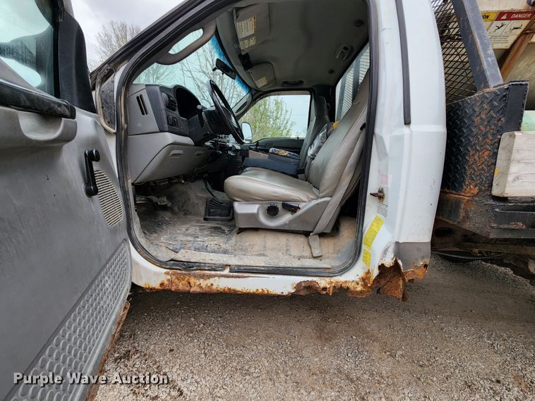 image for item KT9779 2005 Ford F550 Super Duty  flatbed truck