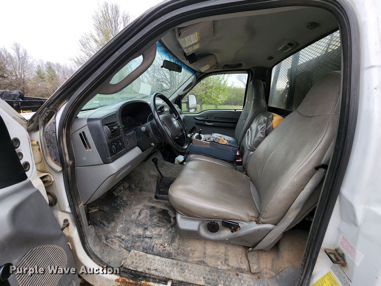 image for item KT9779 2005 Ford F550 Super Duty  flatbed truck