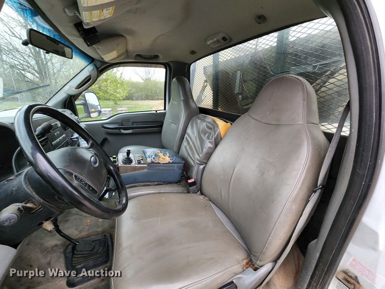 image for item KT9779 2005 Ford F550 Super Duty  flatbed truck