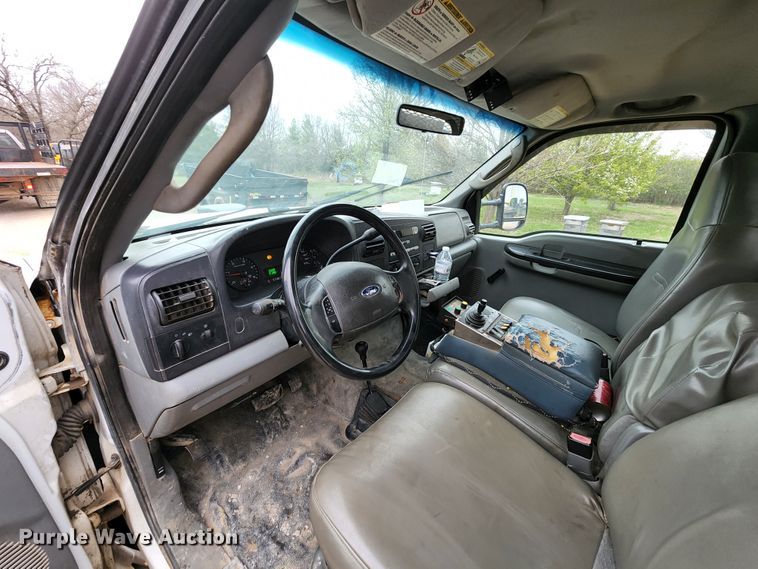 image for item KT9779 2005 Ford F550 Super Duty  flatbed truck