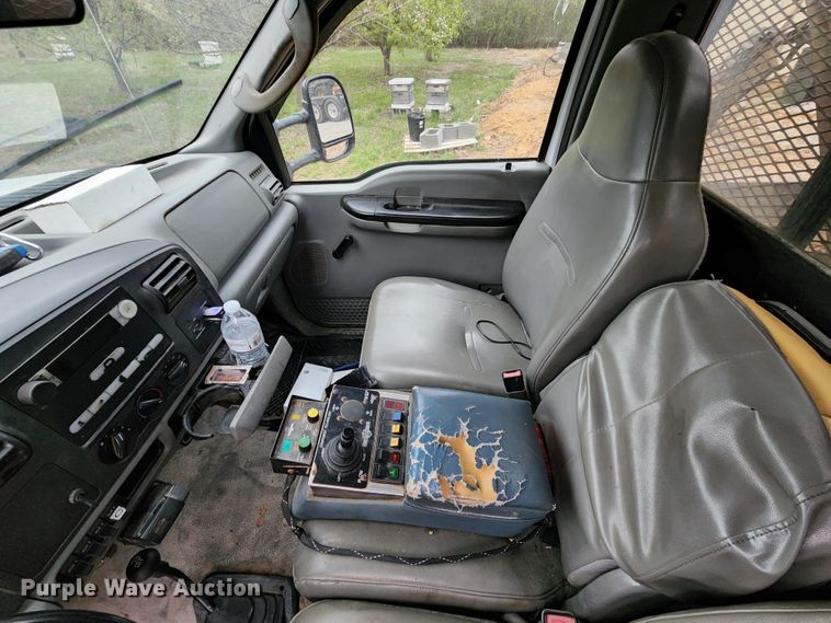 image for item KT9779 2005 Ford F550 Super Duty  flatbed truck