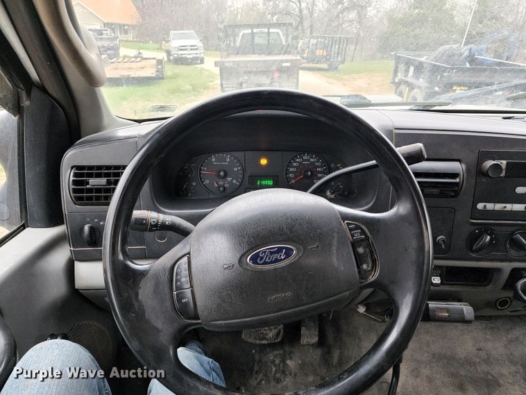 image for item KT9779 2005 Ford F550 Super Duty  flatbed truck