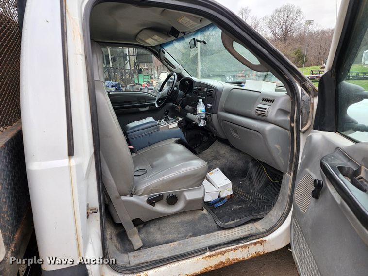 image for item KT9779 2005 Ford F550 Super Duty  flatbed truck