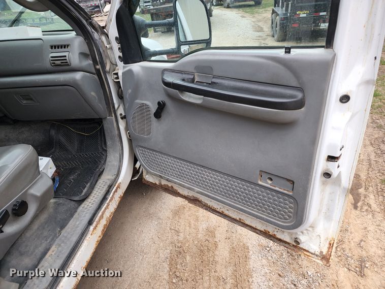 image for item KT9779 2005 Ford F550 Super Duty  flatbed truck