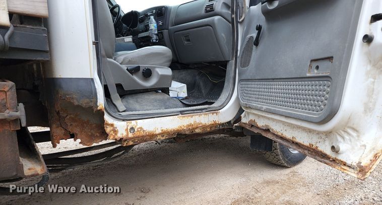 image for item KT9779 2005 Ford F550 Super Duty  flatbed truck