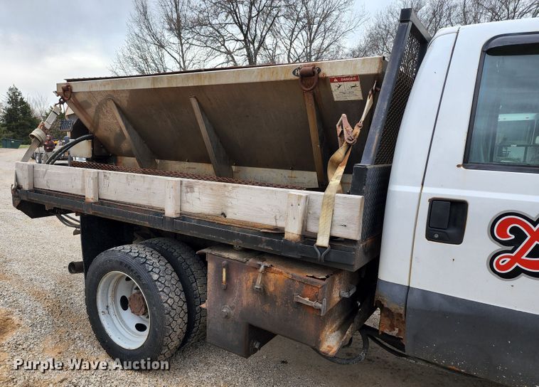 image for item KT9779 2005 Ford F550 Super Duty  flatbed truck