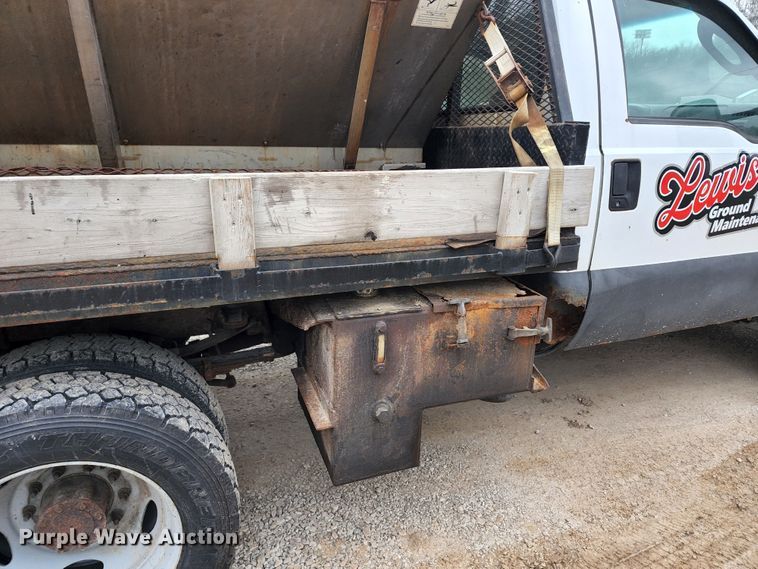 image for item KT9779 2005 Ford F550 Super Duty  flatbed truck