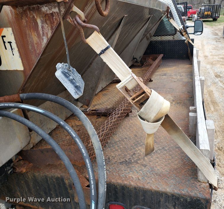 image for item KT9779 2005 Ford F550 Super Duty  flatbed truck