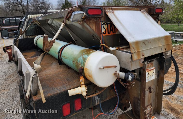 image for item KT9779 2005 Ford F550 Super Duty  flatbed truck