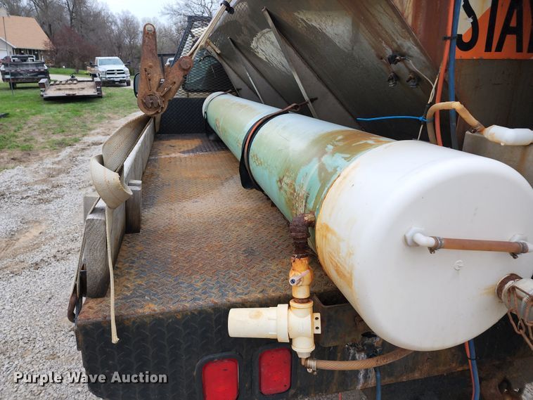 image for item KT9779 2005 Ford F550 Super Duty  flatbed truck