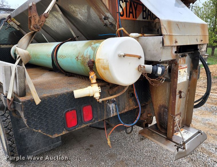 image for item KT9779 2005 Ford F550 Super Duty  flatbed truck