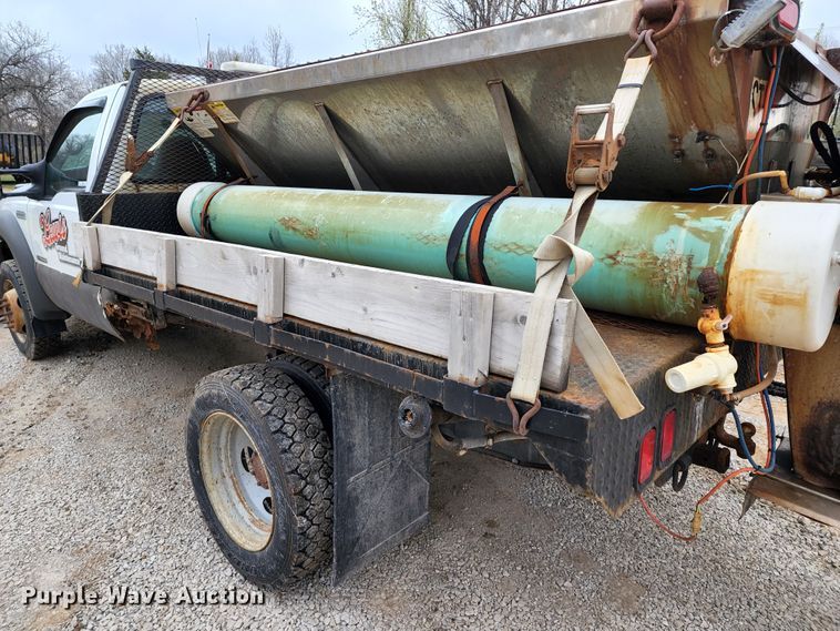 image for item KT9779 2005 Ford F550 Super Duty  flatbed truck