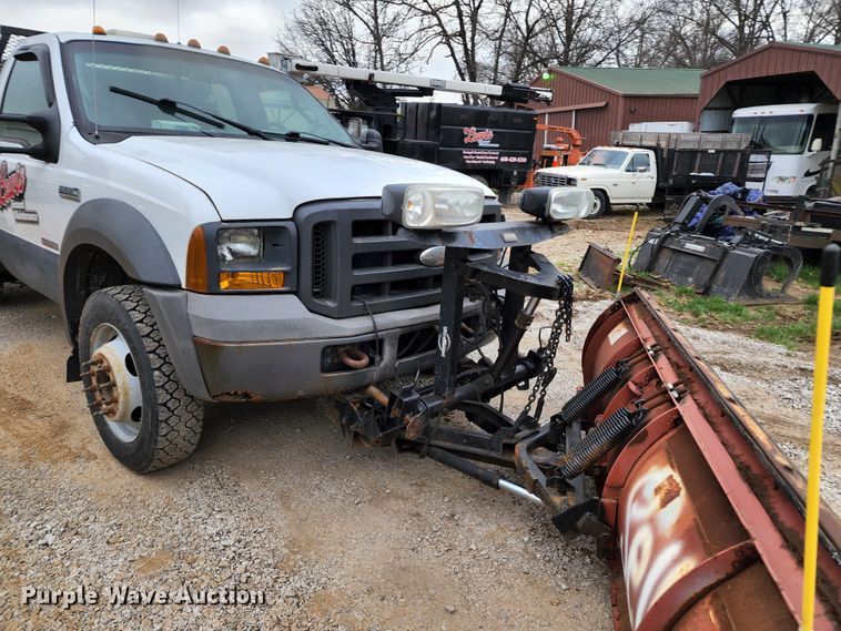 image for item KT9779 2005 Ford F550 Super Duty  flatbed truck