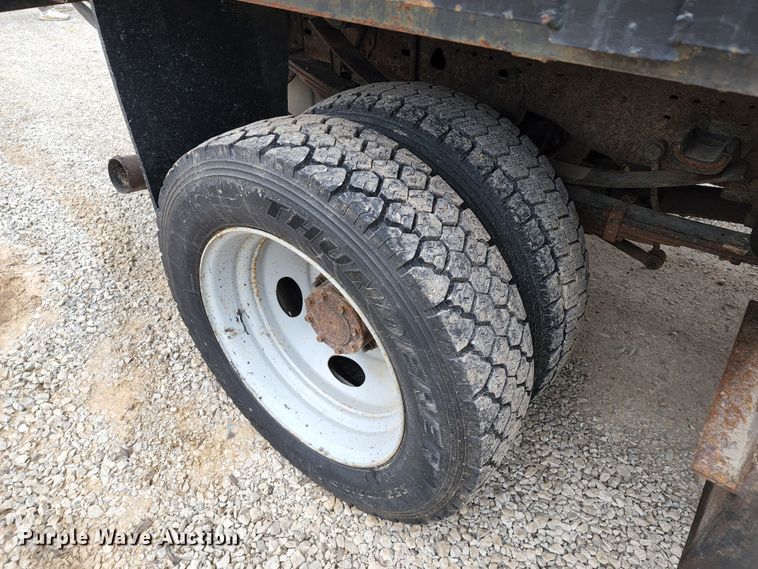 image for item KT9779 2005 Ford F550 Super Duty  flatbed truck