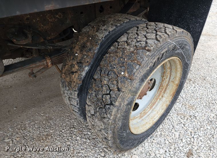 image for item KT9779 2005 Ford F550 Super Duty  flatbed truck