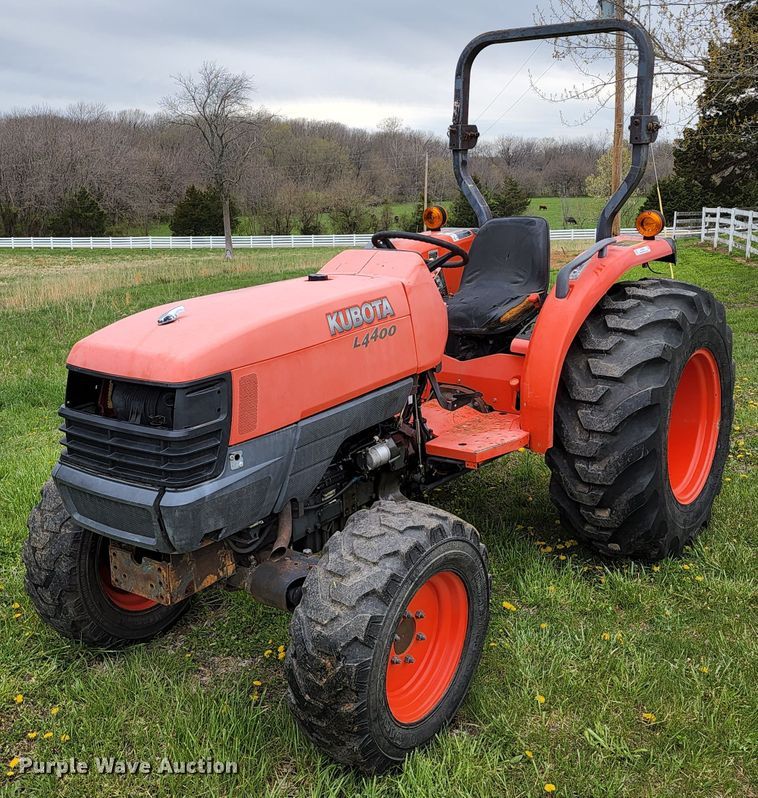 image for item KT9787 Kubota L4400  MFWD tractor