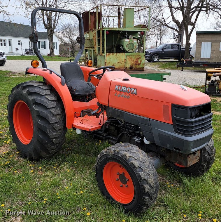image for item KT9787 Kubota L4400  MFWD tractor