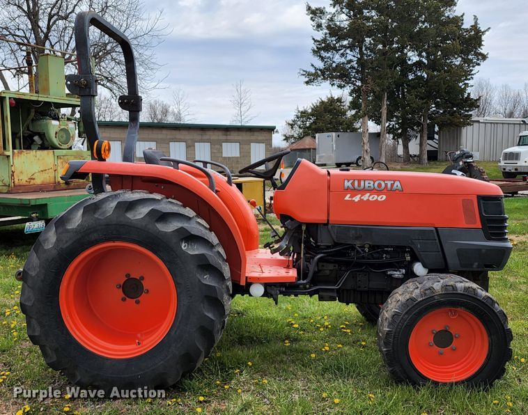 image for item KT9787 Kubota L4400  MFWD tractor