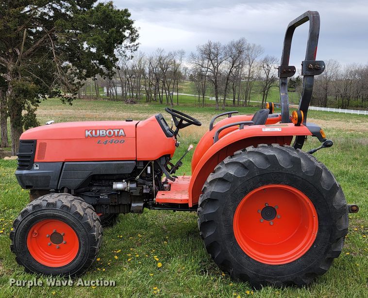 image for item KT9787 Kubota L4400  MFWD tractor