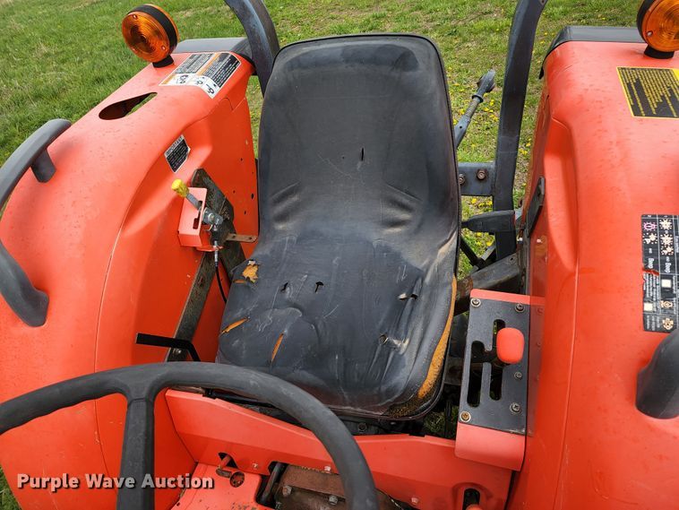 image for item KT9787 Kubota L4400  MFWD tractor