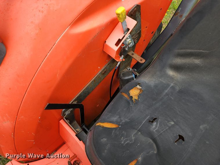 image for item KT9787 Kubota L4400  MFWD tractor