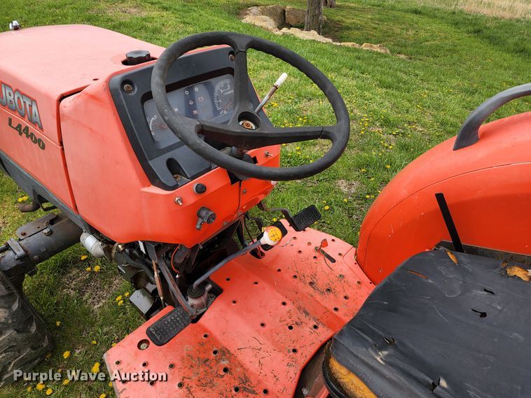 image for item KT9787 Kubota L4400  MFWD tractor