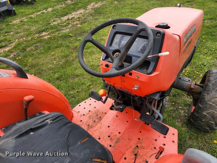 image for item KT9787 Kubota L4400  MFWD tractor