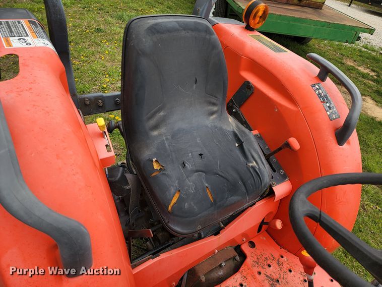 image for item KT9787 Kubota L4400  MFWD tractor