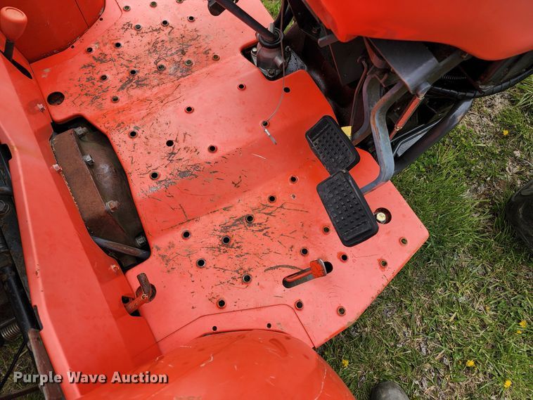 image for item KT9787 Kubota L4400  MFWD tractor