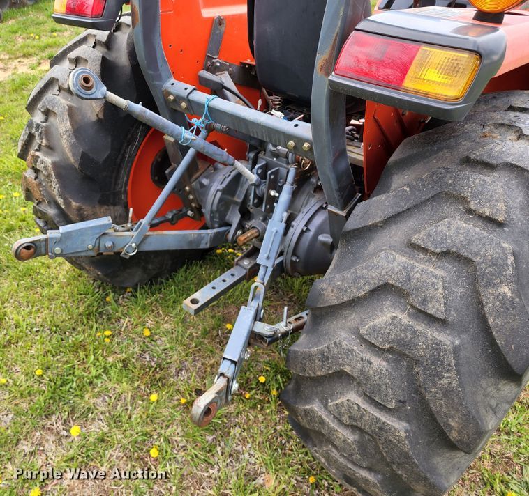 image for item KT9787 Kubota L4400  MFWD tractor