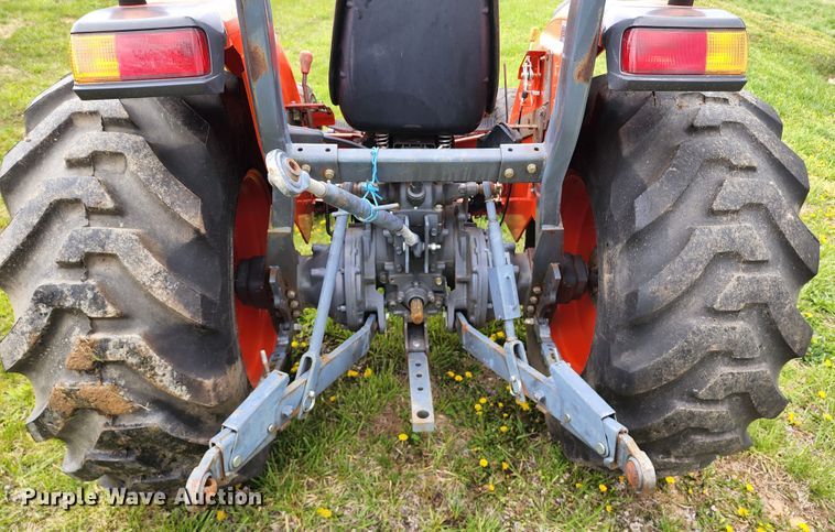 image for item KT9787 Kubota L4400  MFWD tractor